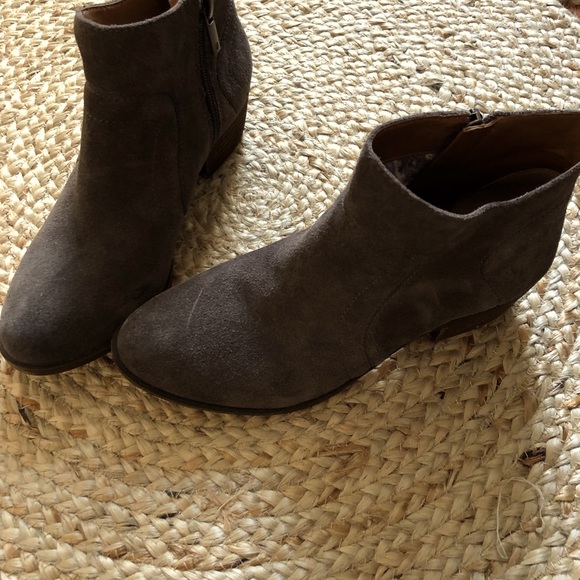 Never worn Grey Suede lucky brand ankle boots size 6.5 - Picture 5 of 6